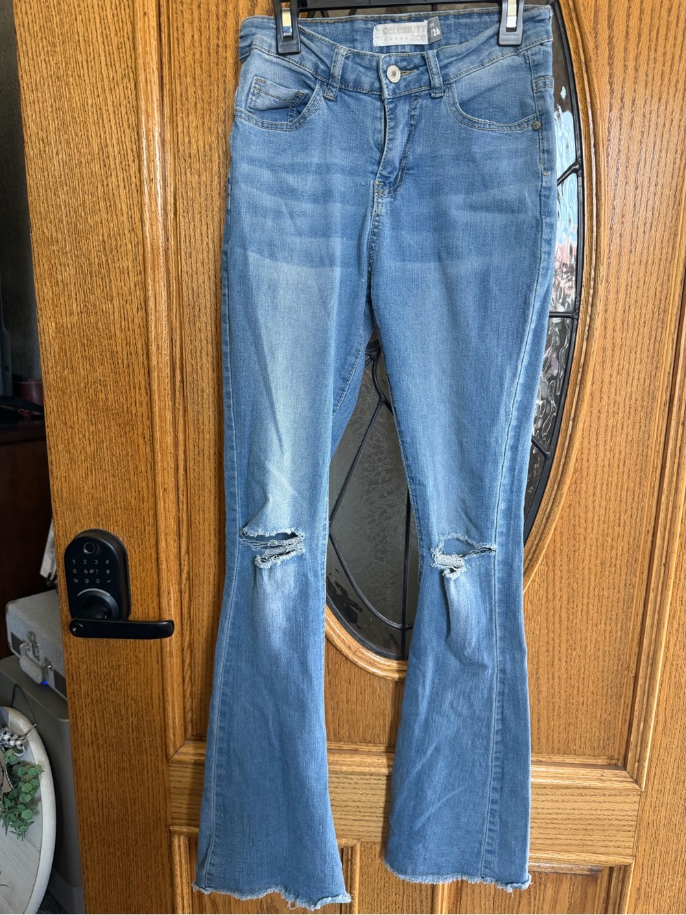 Celebrity Ace High-Rise Distressed Flare Jeans Juniors Size 3/26